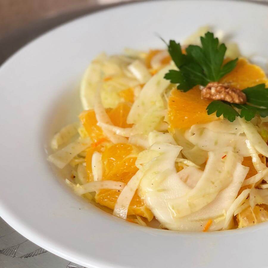 Fenchel-Orangen-Salat mit Kurkuma und Walnüssen - leckervital
