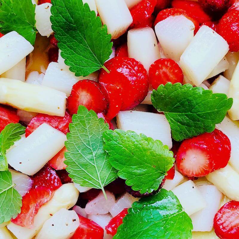 Spargel-Erdbeer-Salat quadratisch